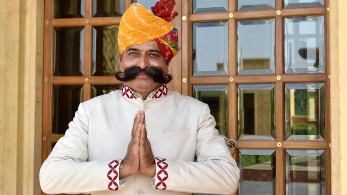 tour-guide-jaipur-2-1.webp