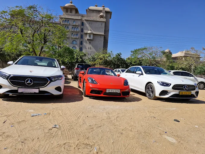 luxurious car rental